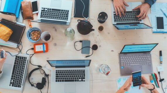 Pengiriman Laptop RI 2024: Mana yang Terbaik – Asus, Lenovo, Acer, atau HP?
