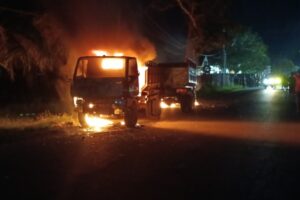Truk Dihajar Massa Setelah Menabrak Rumah di Merauke